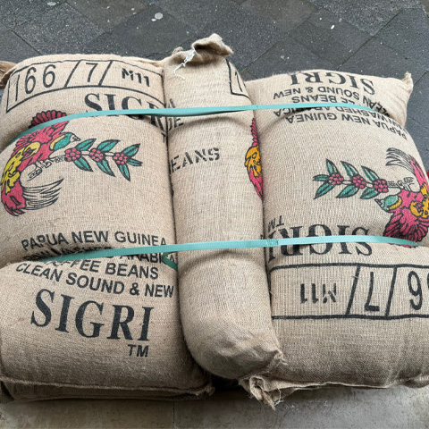 Papua New Guinea Sigri A Rohkaffee wieder eingetroffen